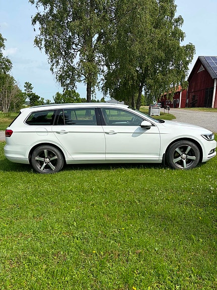 Volkswagen Passat 6 of 12