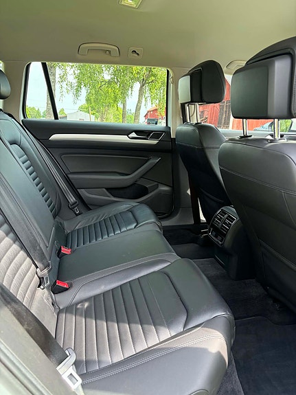 Volkswagen Passat 7 of 12