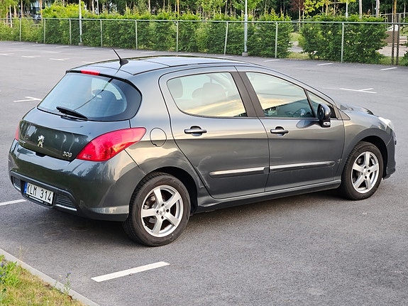 Peugeot 308 4 of 5