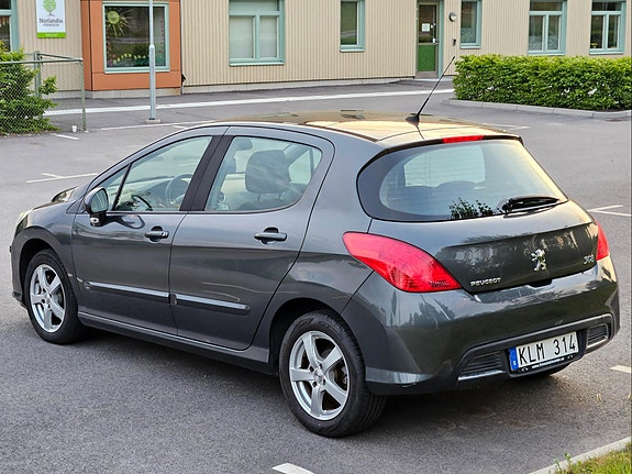 Peugeot 308 3 of 5