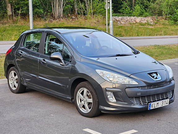 Peugeot 308 2 of 5