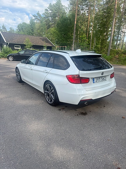 BMW 318d 3 of 5