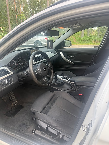 BMW 318d 4 of 5