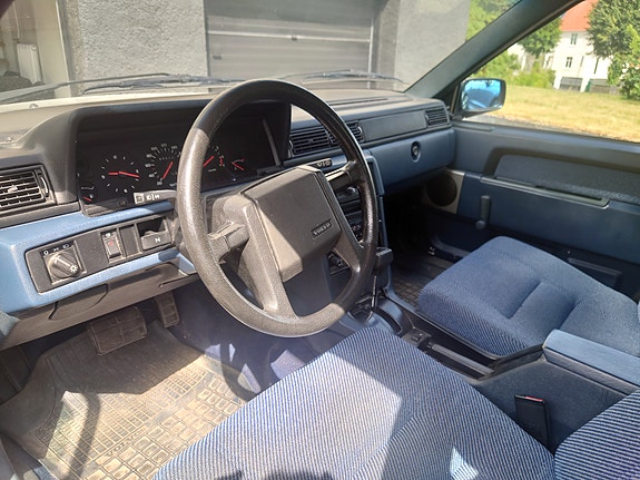 Volvo 740 2 of 5