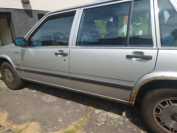 Volvo 740 4 of 5