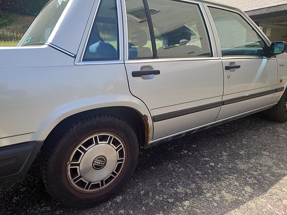 Volvo 740 3 of 5