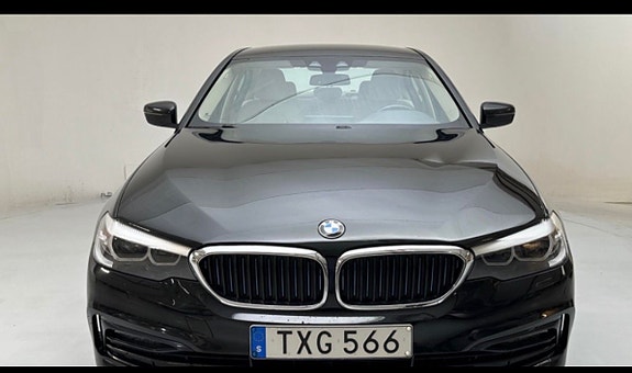 BMW 530e 2 of 5