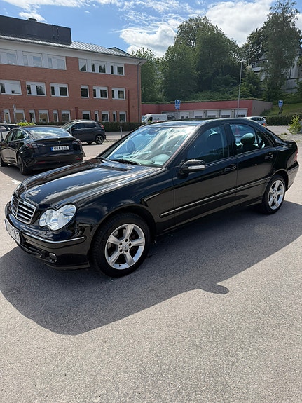 Mercedes-Benz C180 2 of 5