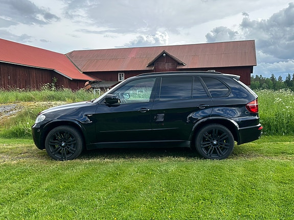 BMW X5 2 of 6