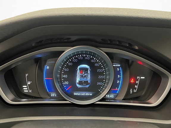 Volvo V40 23 of 30