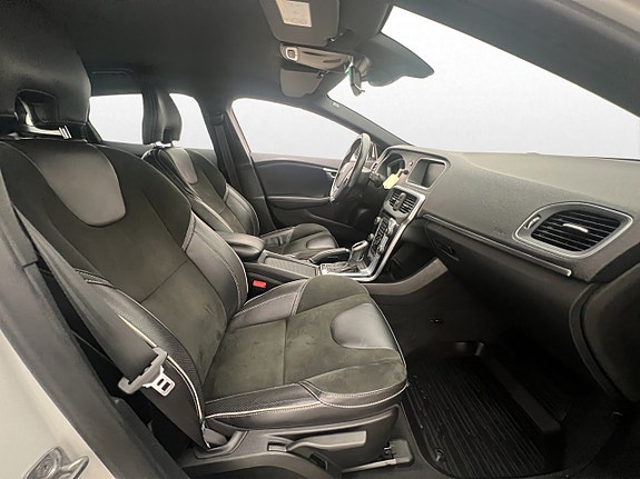 Volvo V40 14 of 30