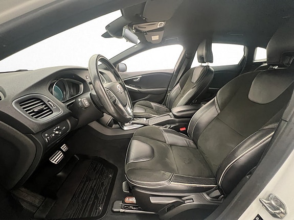 Volvo V40 22 of 30