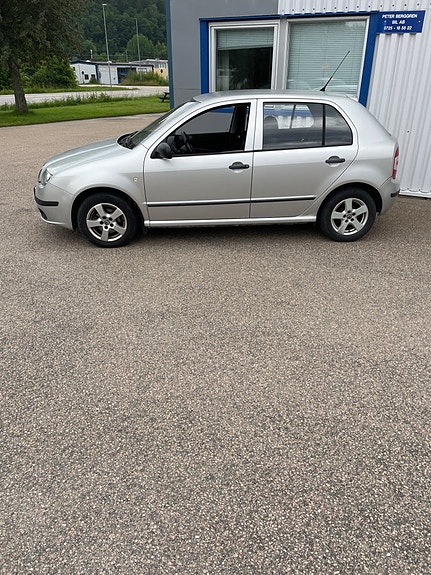 Skoda Fabia 2 of 5