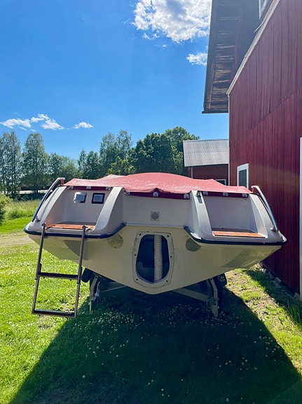Legend Daycruiser 21 2 of 6