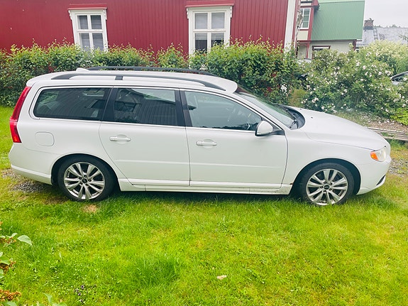 Volvo V70 3 of 5