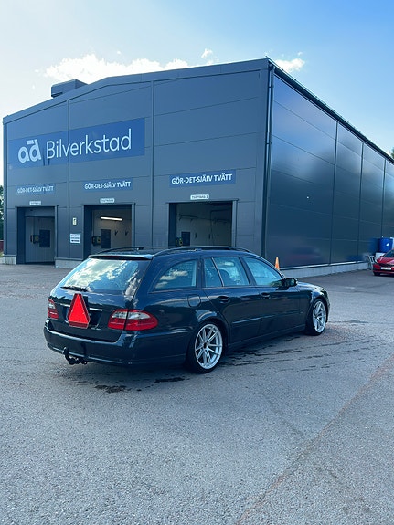Mercedes-Benz E220 d 3 of 9