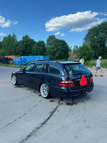 Mercedes-Benz E220 d 4 of 9