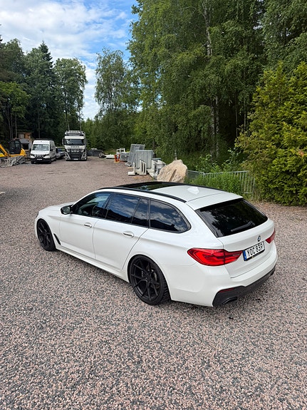 BMW 520d 2 of 5