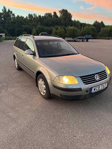 Volkswagen Passat 2 of 5