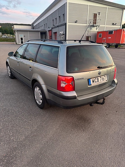 Volkswagen Passat 4 of 5