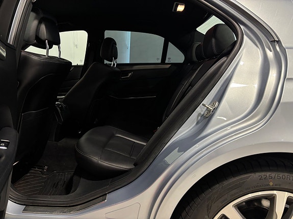 Mercedes-Benz E220 14 of 30