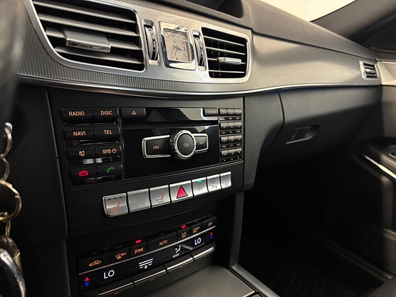 Mercedes-Benz E220 25 of 30