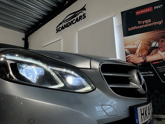 Mercedes-Benz E220 4 of 5
