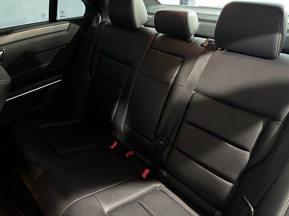 Mercedes-Benz E220 15 of 30
