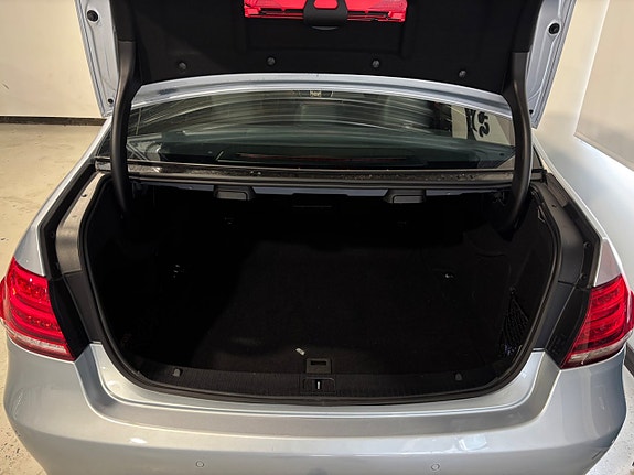 Mercedes-Benz E220 30 of 30