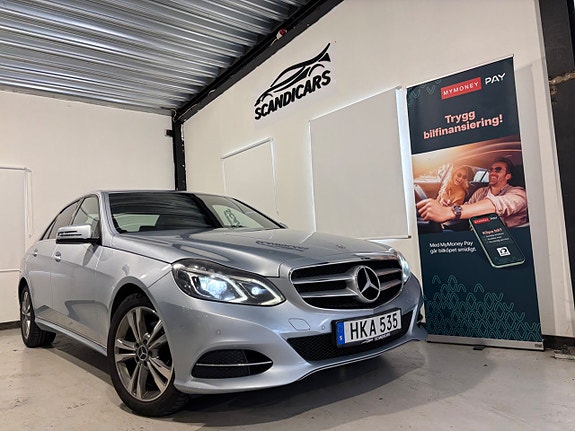 Mercedes-Benz E220 2 of 5
