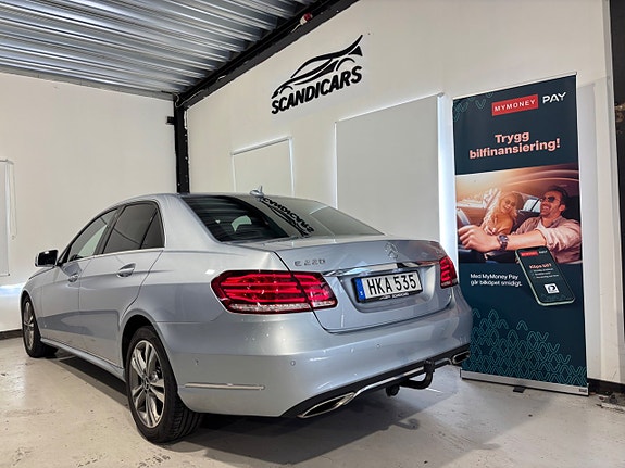 Mercedes-Benz E220 7 of 30