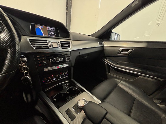 Mercedes-Benz E220 23 of 30