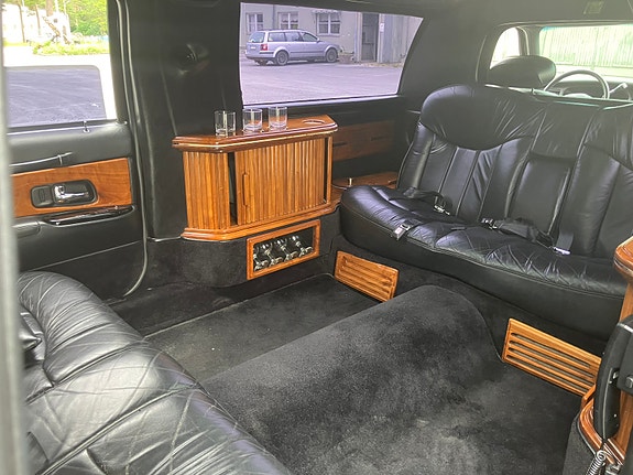 Lincoln Town Car 5 of 5