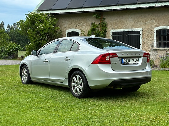 Volvo S60 2 of 5