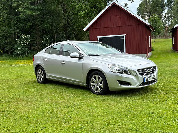Volvo S60 3 of 5