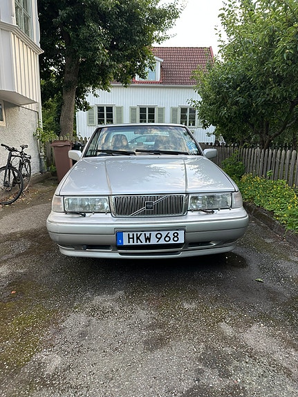 Volvo S90 2 of 5