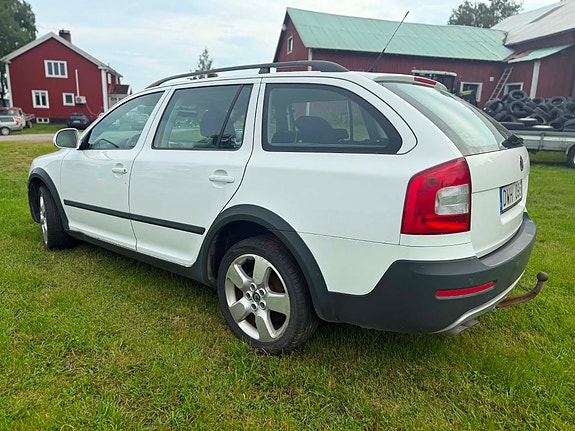 Skoda Octavia Scout 4 of 4