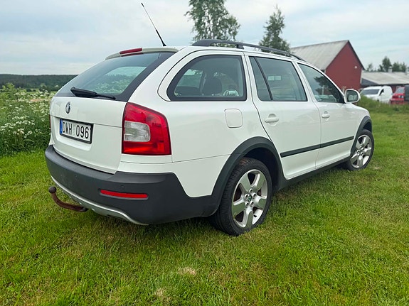 Skoda Octavia Scout 3 of 4