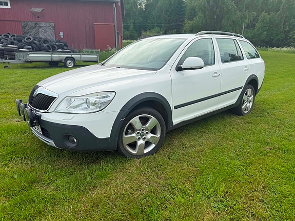 Skoda Octavia Scout 2 of 4