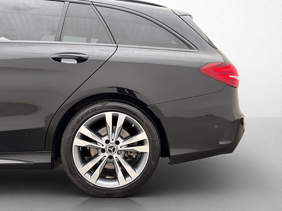 Mercedes-Benz C200 11 of 30