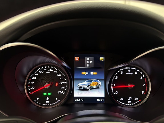 Mercedes-Benz C200 25 of 30