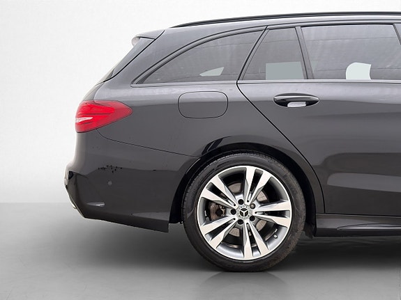 Mercedes-Benz C200 12 of 30