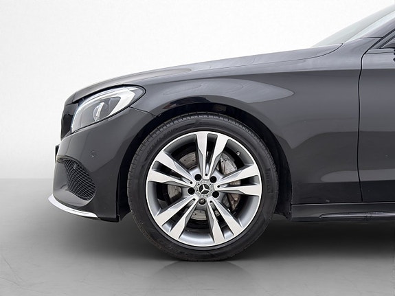 Mercedes-Benz C200 10 of 30