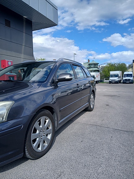 Toyota Avensis 4 of 4