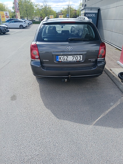 Toyota Avensis 2 of 4