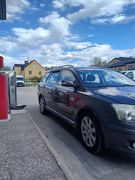 Toyota Avensis 3 of 4
