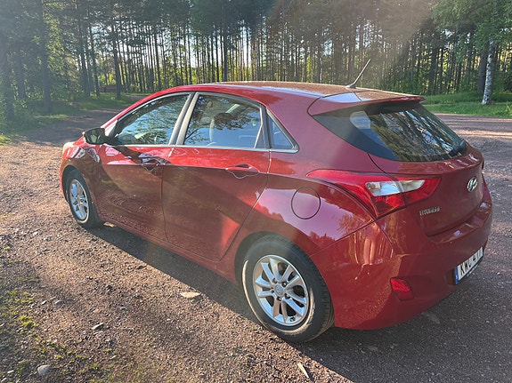 Hyundai i30 2 of 5
