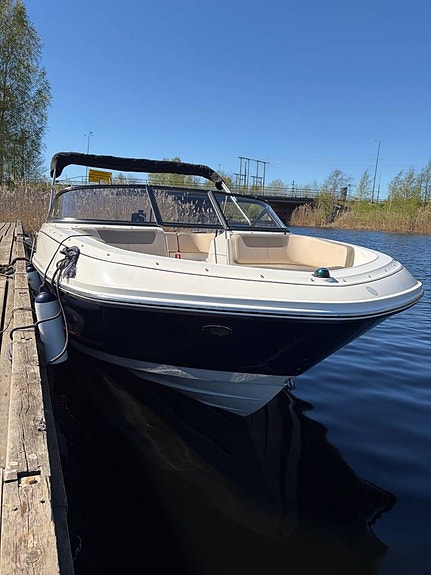 Bayliner VR5 Bowrider mkt fin 2 of 5