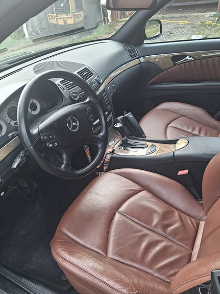 Mercedes-Benz E320 2 of 4