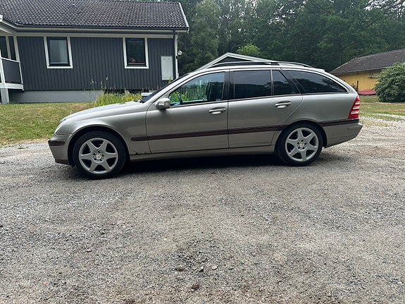 Mercedes-Benz C180 2 of 5